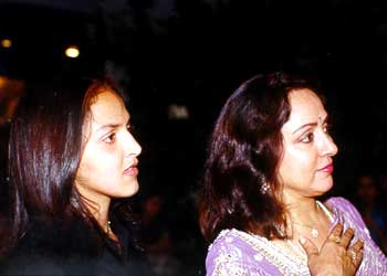 Hema Malini with daughter Esha