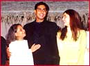 Abhishek with mother Jaya and co-star Kareena Kapoor at Refugee music launch