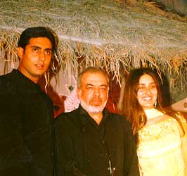 Abhishek with J P Dutta and Kareena Kapoor at the music release of Refugee
