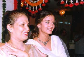 Aishwarya Rai with mother Brinda