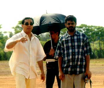 Thirunavukkarasu with Kamal Haasan on the sets of Hey! Ram