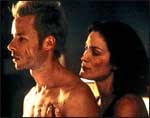 Guy Pearce and Carrie Ann-Moss in Memento