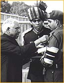 Havaldar Yogendra Singh Yadav with President K R Narayanan